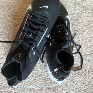 Nike Black and White Athletic Shoes Sleek Design
